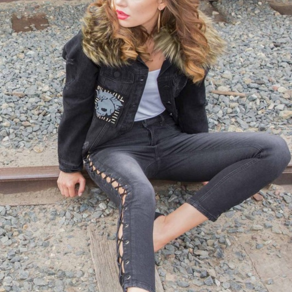 ⭐️ PLUS SIZE BLACK DISTRESSED SKULL JEAN JACKET - Picture 6 of 7